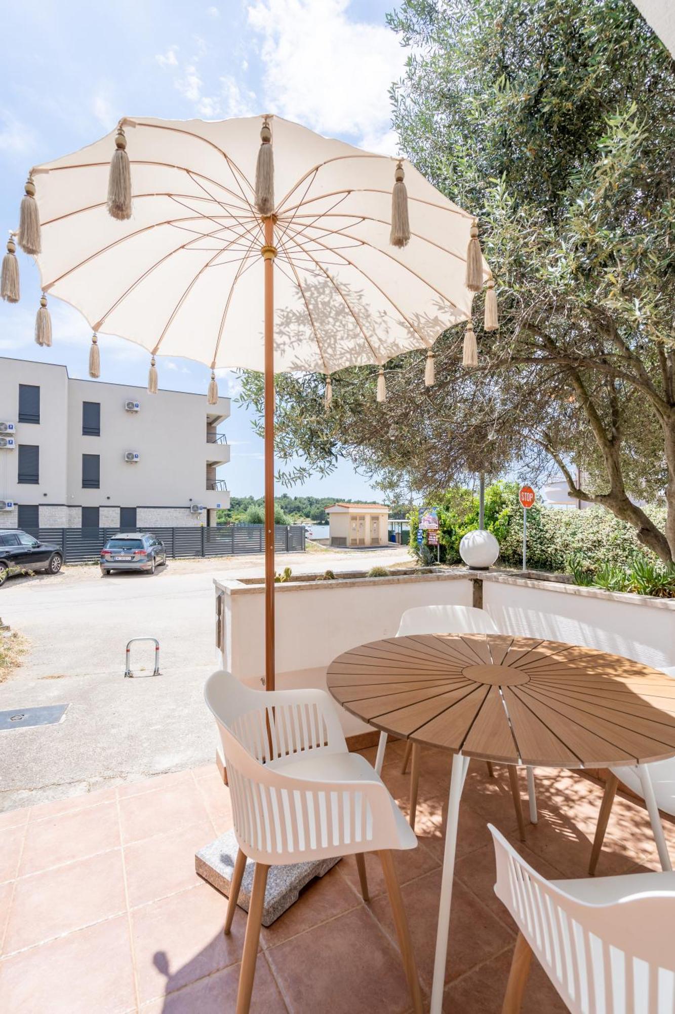 App Akumal-25M Zum Meer, Privatparkplatz, 50 Zoll Smart Tv, Sat Medulin Exterior photo